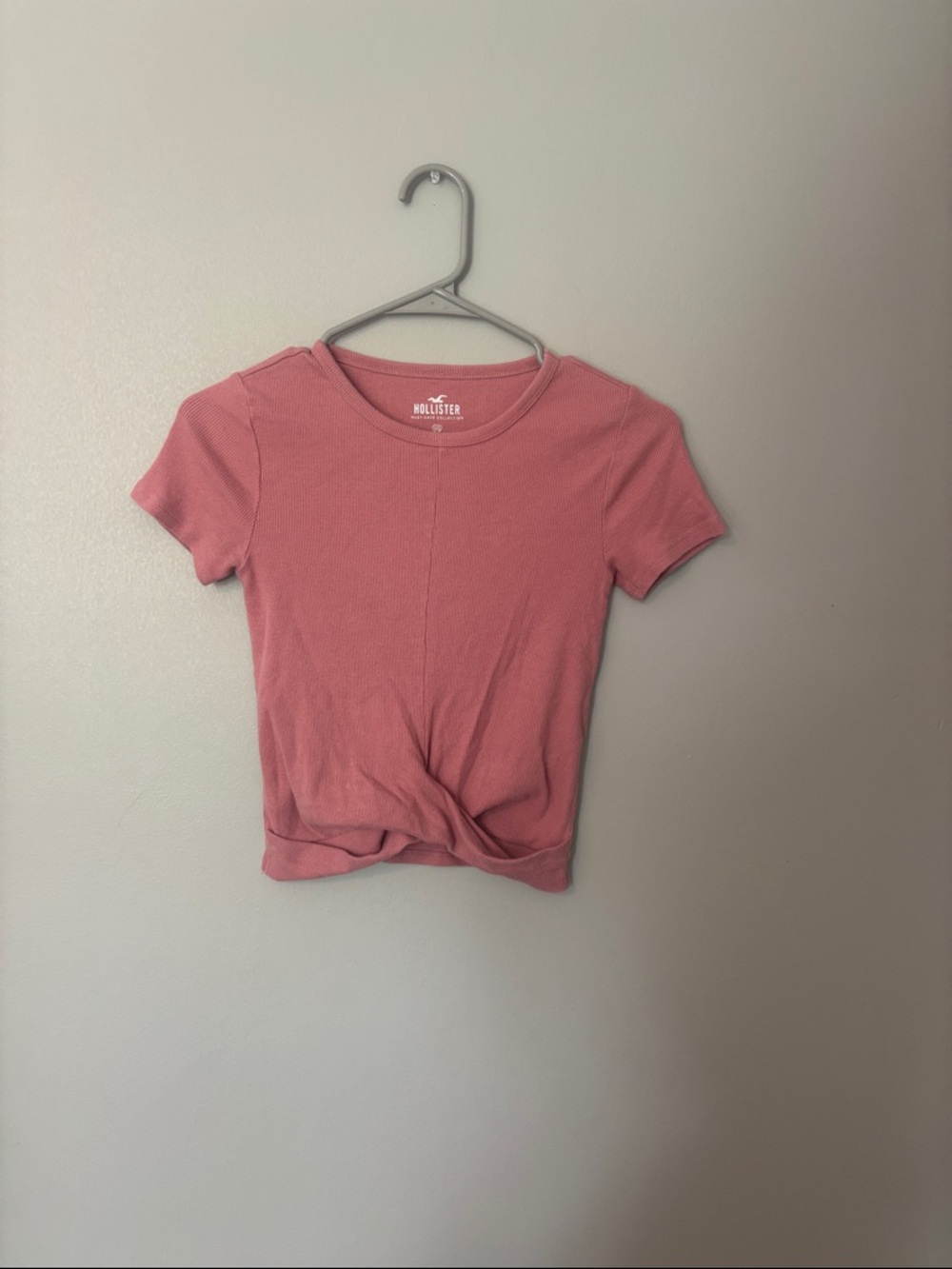 Hollister Rose Twist-Hem Short Sleeve Tee